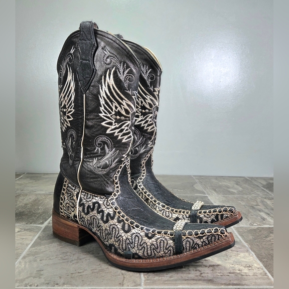 CARRETA HANDCRAFTED LEATHER COWBOY ARTISANAL WINGED FLEUR DE LIS BOOTS. - Picture 4 of 13